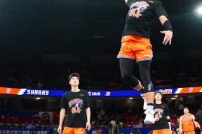 赛前体能课后，密尔沃基雄鹿主帅复盘备战中超，信心回归，细节决定成败(密尔沃基雄鹿队排名)-尊龙官方入口