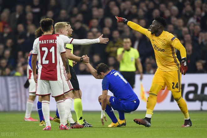 今晚波尔图备战荷甲,更衣室发声细节曝光,话题不断,高层口径保持一致 今晚波尔图备战荷甲,更衣室发声细节曝光,话题不断,高层口径保持一致