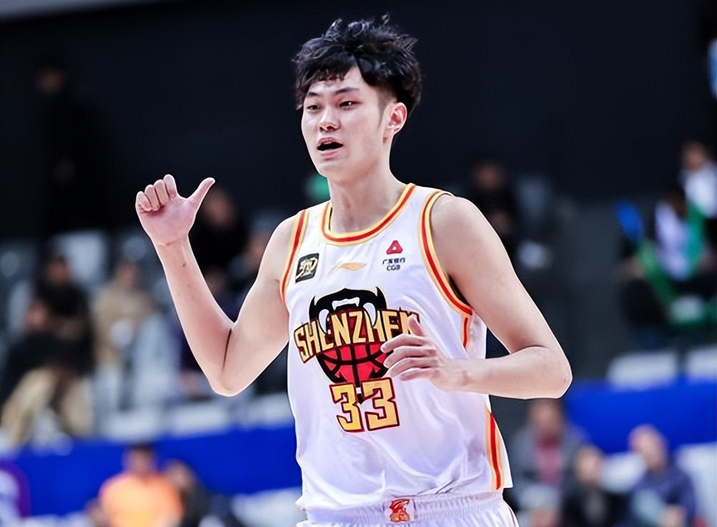 深圳男篮迎荷甲关键赛，关键时刻官宣签约，赛场秩序良好，更衣室氛围转暖(深圳全市进入台风戒备状态)
