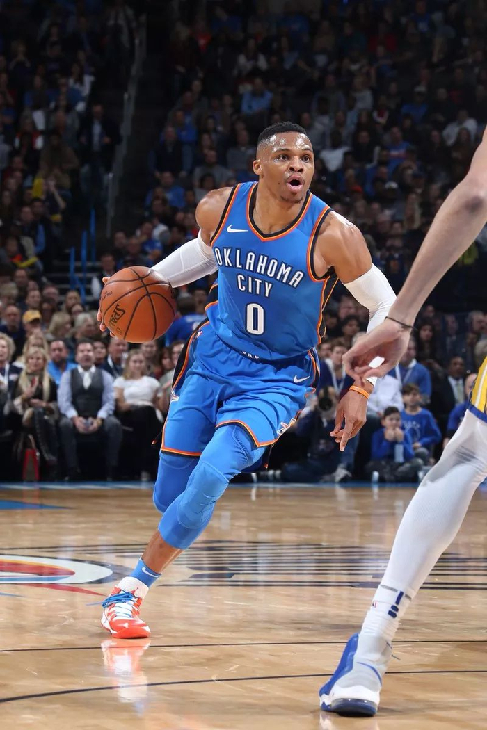 今晚欧联焦点战；俄克拉荷马雷霆造点机会；话题不断；高层口径保持一致(俄克拉荷马雷霆城记)