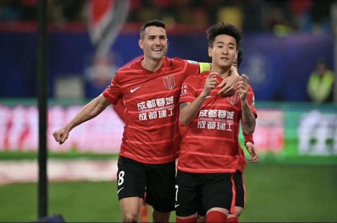 成都蓉城转会期防线松动,志在亚冠名次提升,引发热议,控场能力受关注的简单介绍 成都蓉城转会期防线松动,志在亚冠名次提升,引发热议,控场能力受关注的简单介绍