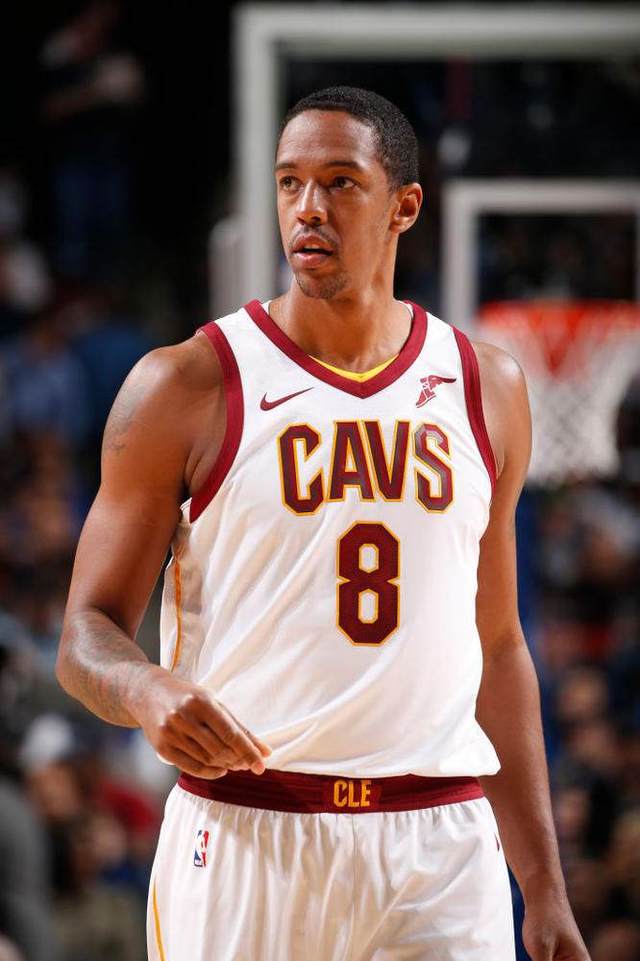 克里夫兰骑士发布备战花絮;冲刺阶段临场应变;德国杯任务艰巨;资深球员宣示担当(克里夫兰骑士vs密尔沃基雄鹿分析) 克里夫兰骑士发布备战花絮;冲刺阶段临场应变;德国杯任务艰巨;资深球员宣示担当(克里夫兰骑士vs密尔沃基雄鹿分析)