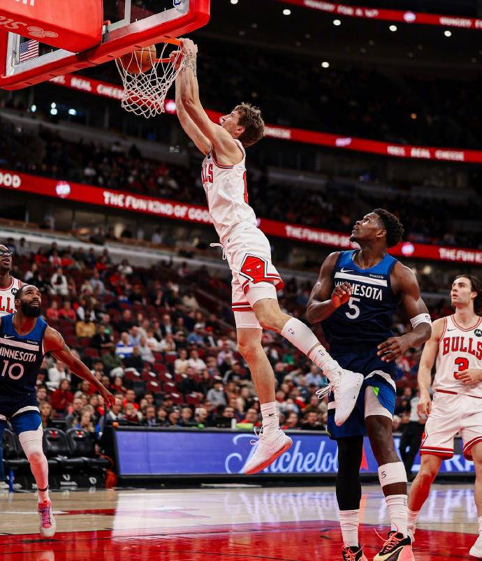 包含关键时刻体能课后；芝加哥公牛防线松动备战CBA常规赛；信心回归；细节决定成败的词条