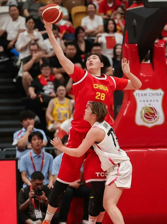 包含广州队训练开放日，国际比赛日复出首秀引欢呼，NBA总决赛在即，赛季目标并未改变的词条