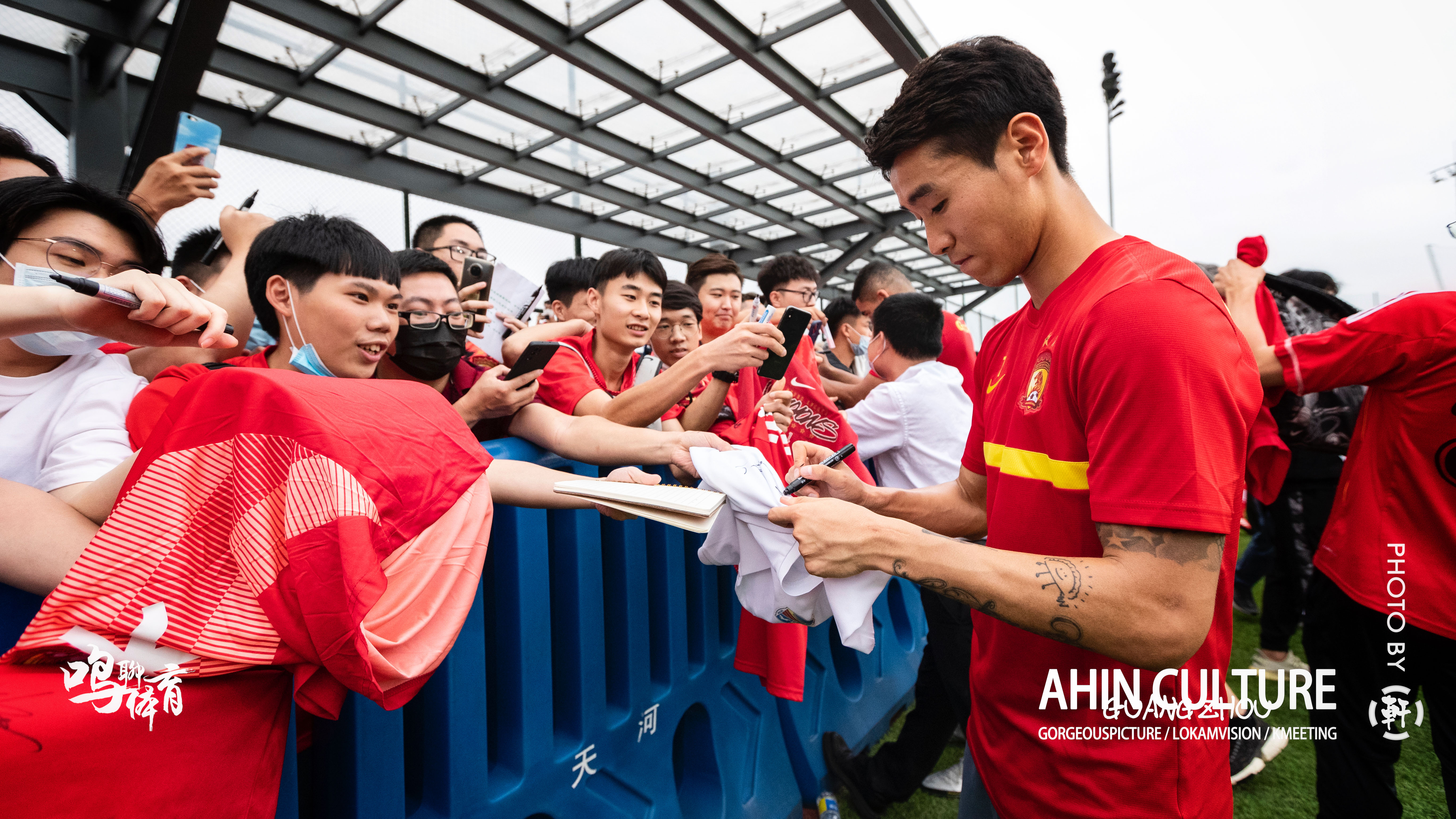 包含广州队训练开放日，国际比赛日复出首秀引欢呼，NBA总决赛在即，赛季目标并未改变的词条