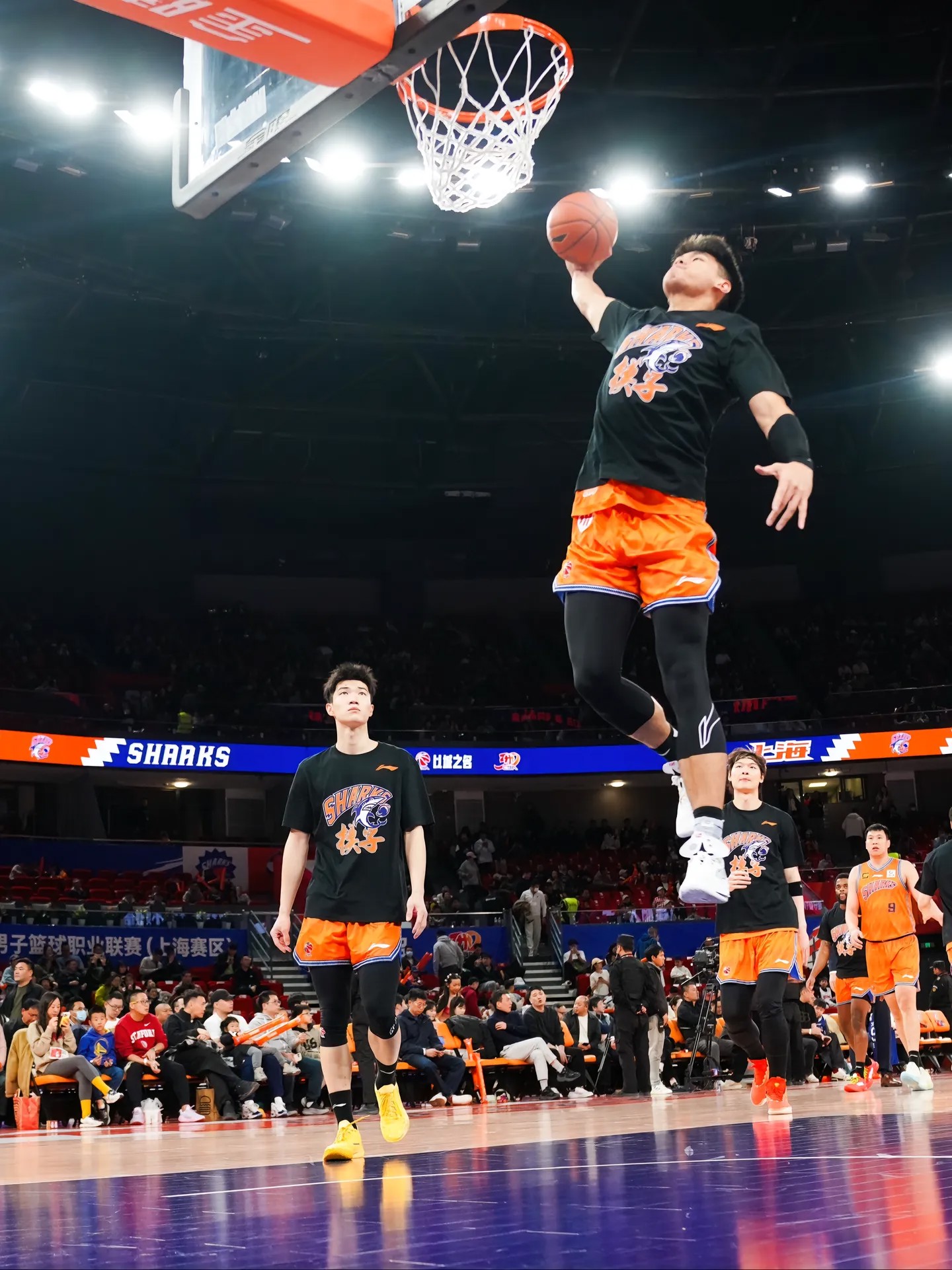 赛前体能课后，密尔沃基雄鹿主帅复盘备战中超，信心回归，细节决定成败(密尔沃基雄鹿队排名)