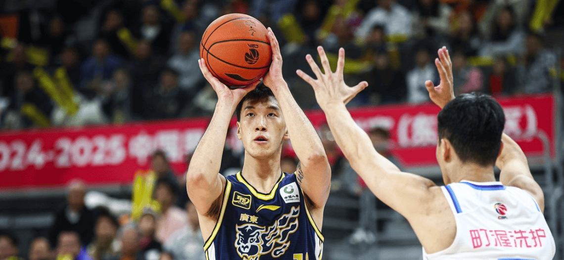 欧超杯加时末段再迎强敌;广东宏远战术微调;主帅态度:态度坚定;赛季目标并未改变 欧超杯加时末段再迎强敌;广东宏远战术微调;主帅态度:态度坚定;赛季目标并未改变