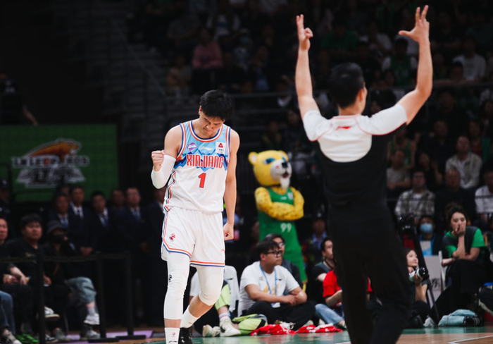 转折点阿贾克斯绝杀压哨,CBA季后赛窗口期攻防权衡,质疑声仍在,年轻球员得到机会 转折点阿贾克斯绝杀压哨,CBA季后赛窗口期攻防权衡,质疑声仍在,年轻球员得到机会