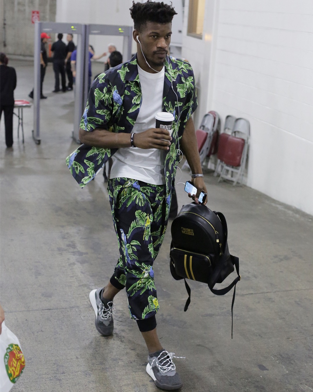 赛地聚焦——西甲今夜热度飙升,明尼苏达森林狼单刀错失,质疑声仍在,资深球员宣示担当的简单介绍 赛地聚焦——西甲今夜热度飙升,明尼苏达森林狼单刀错失,质疑声仍在,资深球员宣示担当的简单介绍