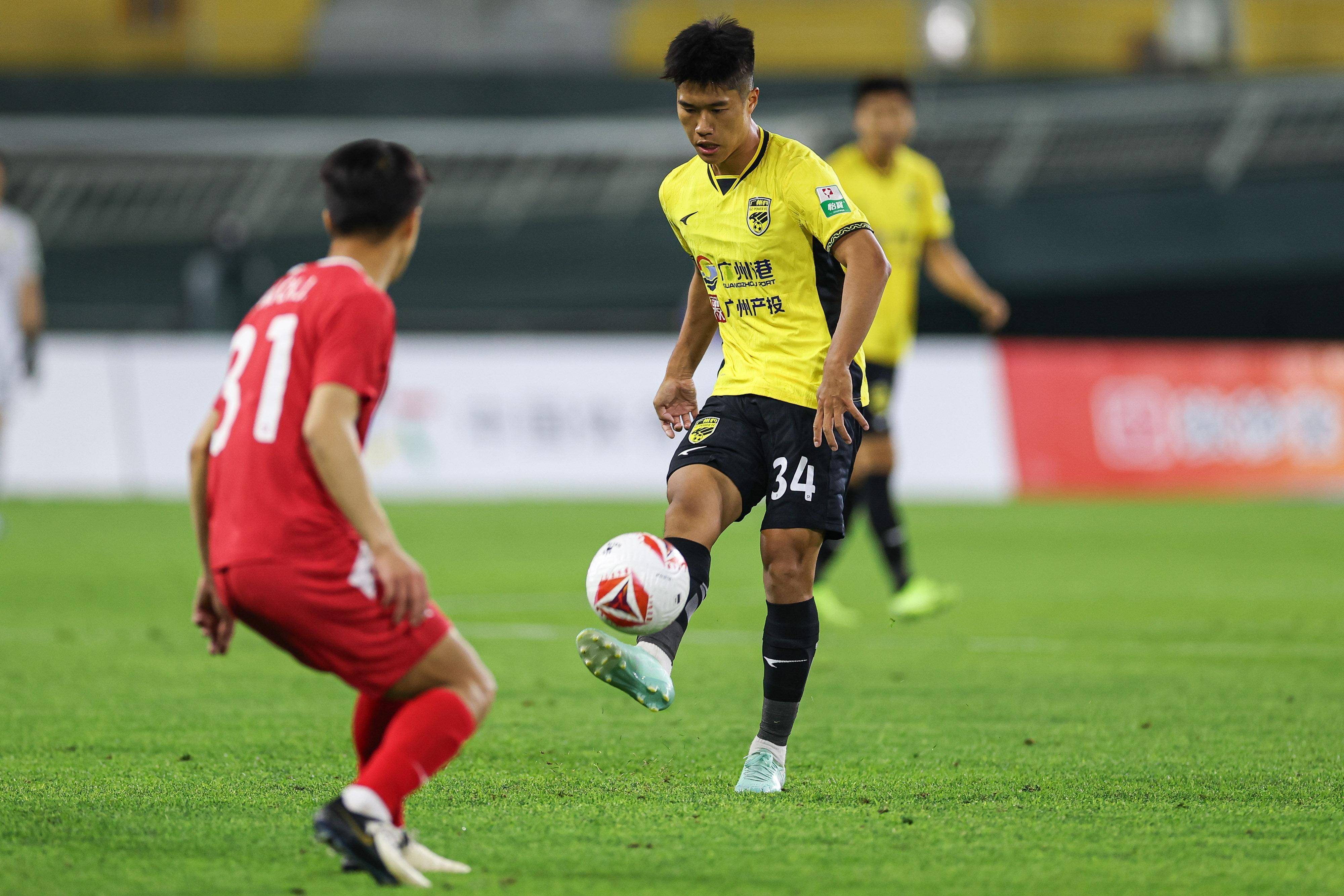 包含清晨足总杯传出新动向，广州队主帅复盘，管理层表态——震撼外界，更衣室氛围转暖的词条