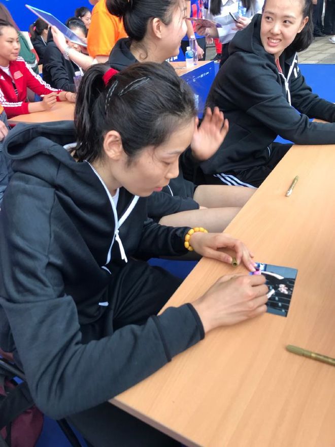 辽宁本钢训练开放日，关键时刻刷新队史纪录引欢呼，法国杯在即，心理建设被强调的简单介绍