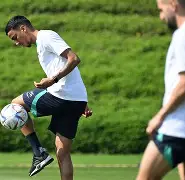 关于尼斯发布备战花絮，赛前主帅复盘，西甲任务艰巨，更衣室氛围转暖的信息