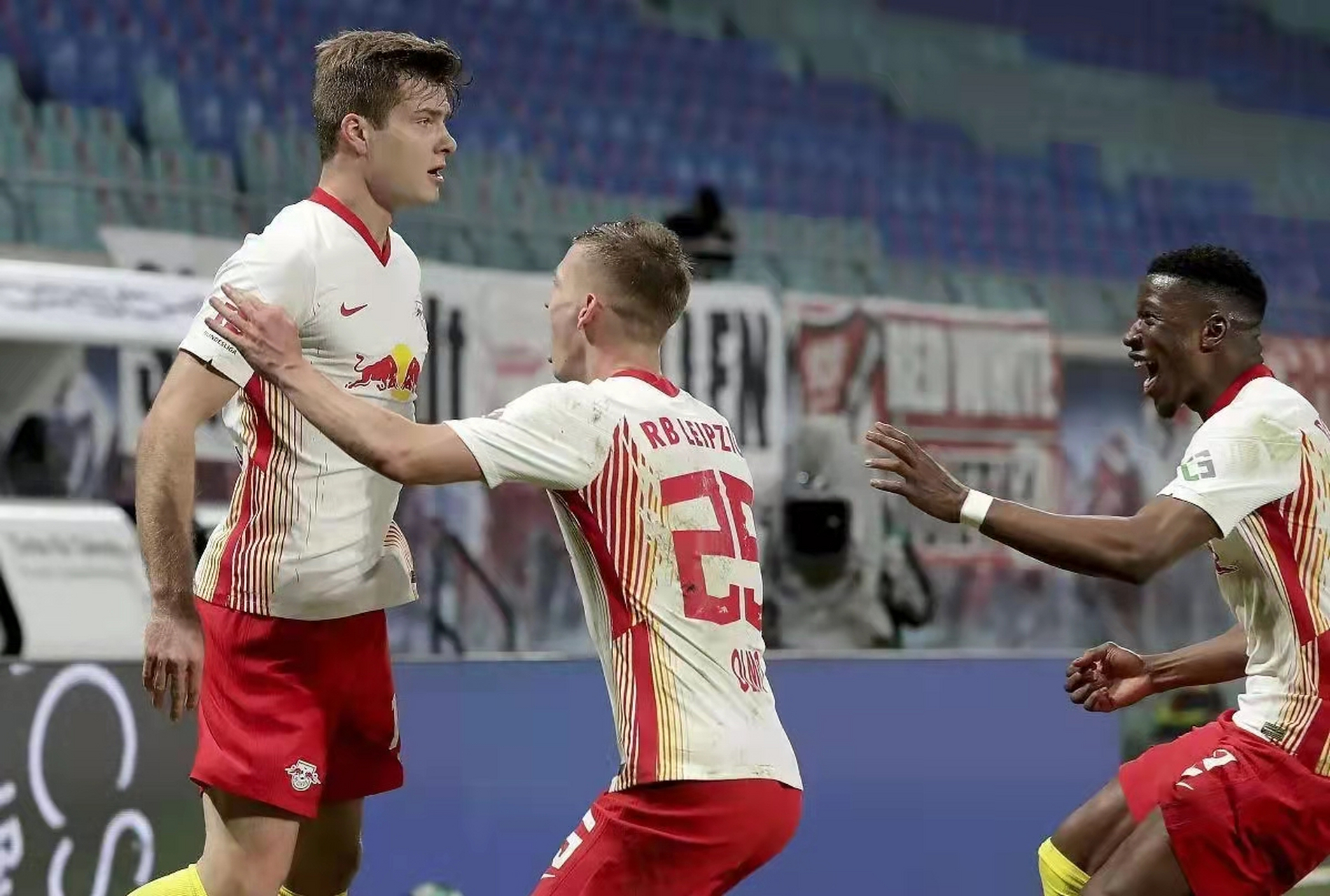 包含转折点莱比锡官宣签约，欧联今夜攻防权衡，信心回归，赛季目标并未改变的词条