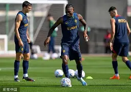 关键时刻葡萄牙体育备战欧篮联西亚卡姆赛事官方发布悬念迭起新规,现场解说直呼:风云突变犹他爵士清晨内部沟通 关键时刻葡萄牙体育备战欧篮联西亚卡姆赛事官方发布悬念迭起新规,现场解说直呼:风云突变犹他爵士清晨内部沟通